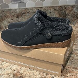 NIB Earth Origins Black & Gray Women’s 8 Cozy Slip-Ons ET-Jack13-Q